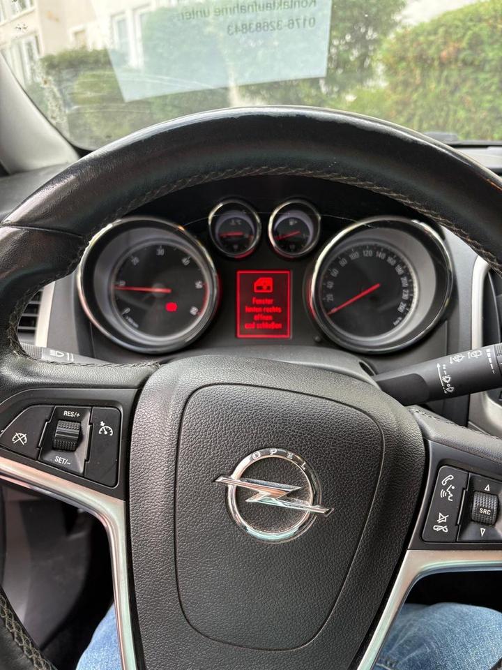 Opel Astra 2012 — photo 6