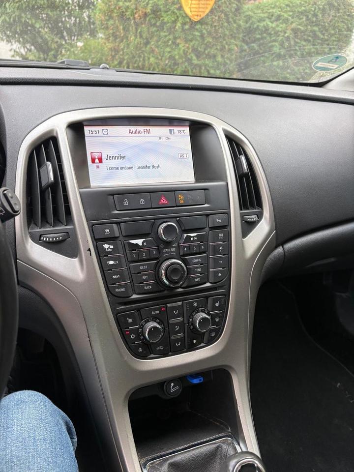 Opel Astra 2012 — photo 7