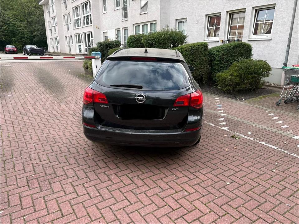 Opel Astra 2012 — photo 8