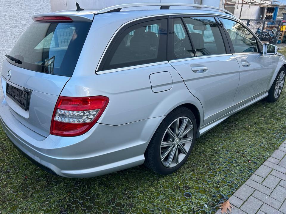 Mercedes Benz C 220 2009 — interior