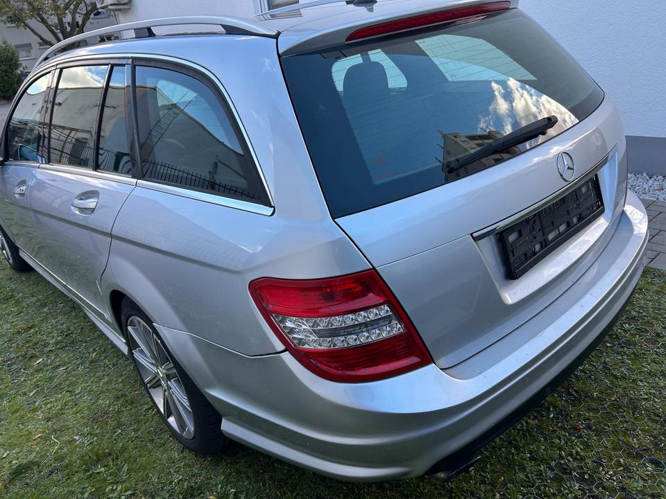 Mercedes Benz C 220 2009 — engine