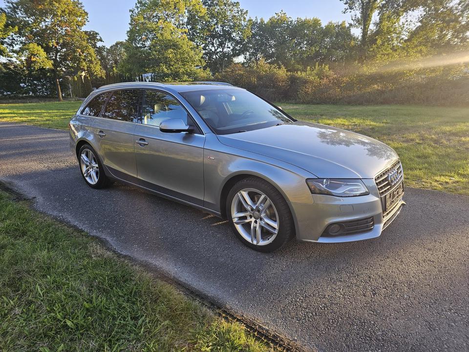 Audi A4 2011 — салон