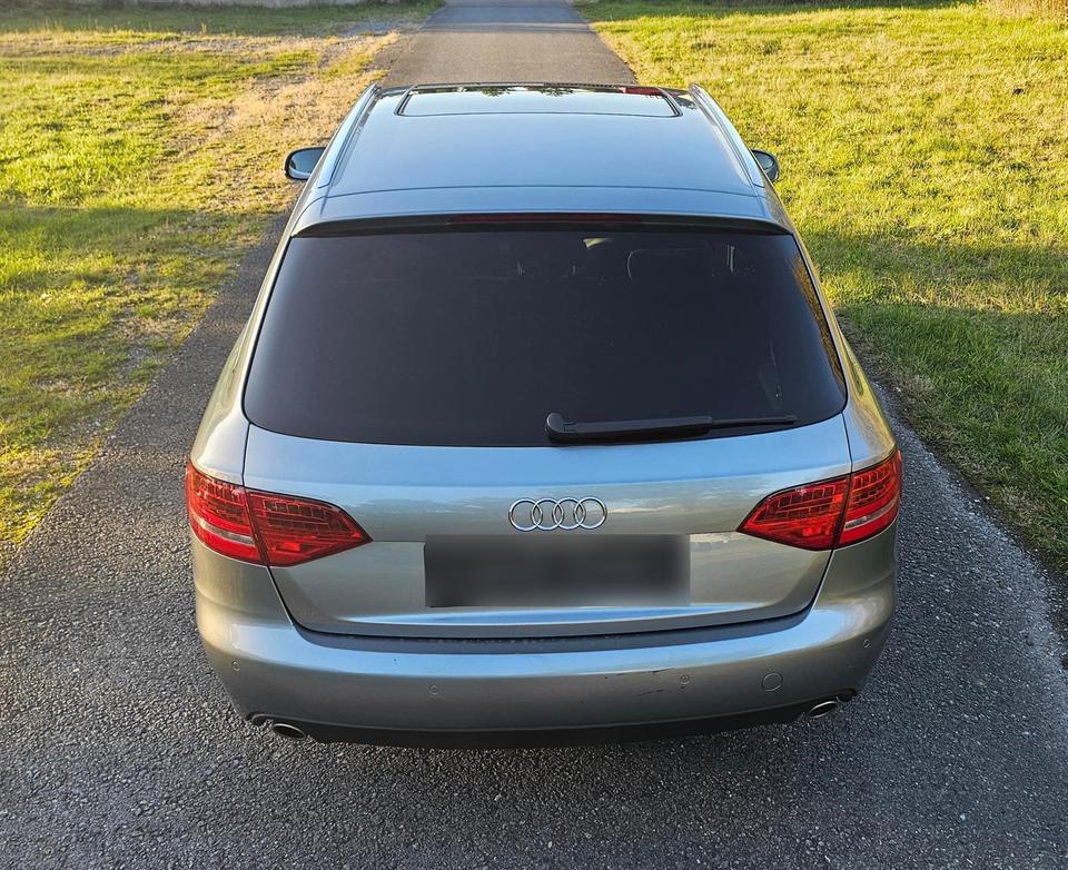 Audi A4 2011 — двигун