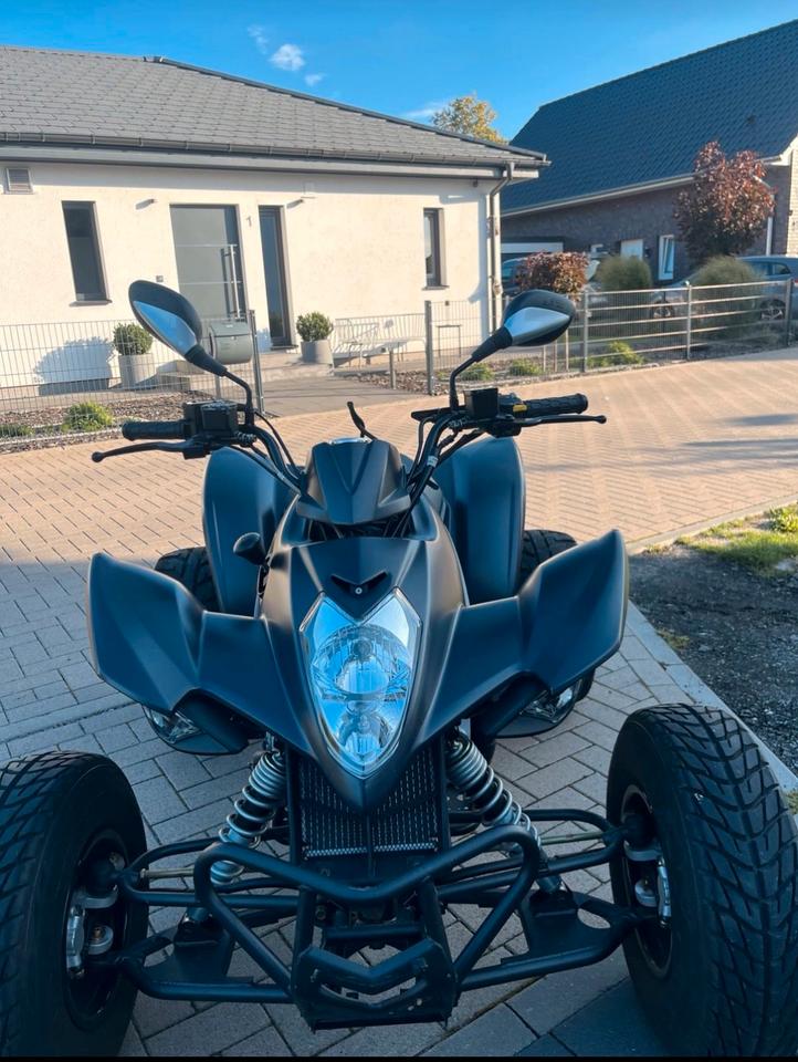 Kymco Maxxer 2015 — rear view