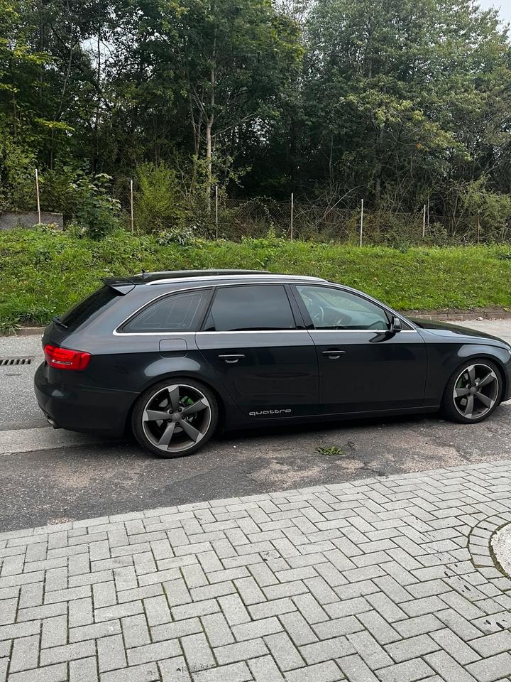 Audi A4 2010 — салон