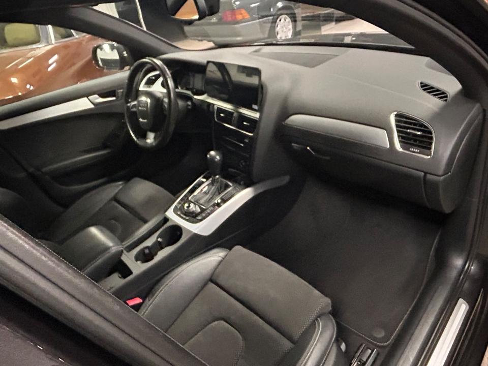 Audi A4 2011 — photo 10