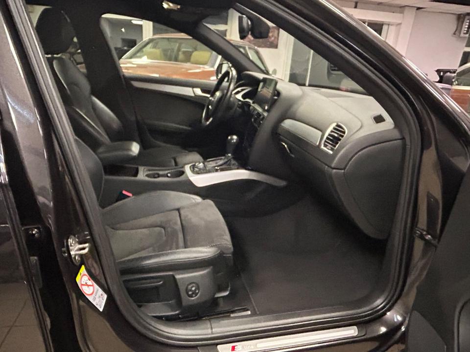 Audi A4 2011 — photo 11