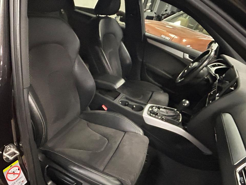 Audi A4 2011 — photo 12