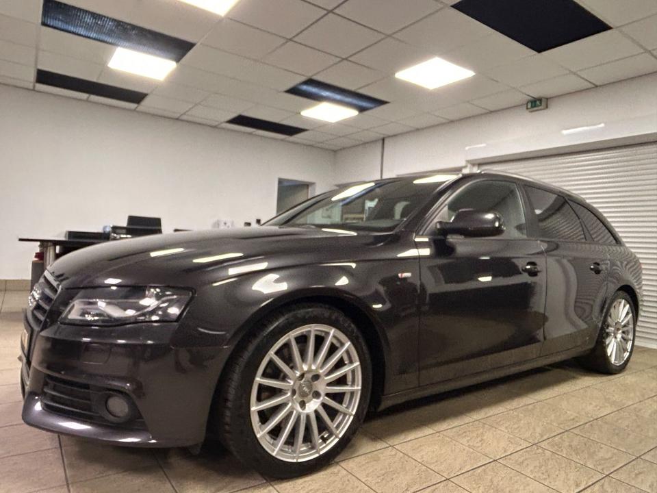Audi A4 2011 — engine
