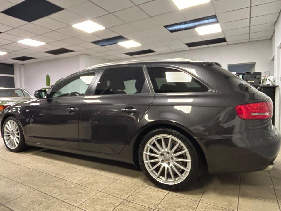 Audi A4 2011 — photo 8