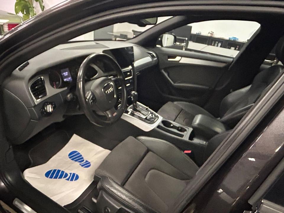 Audi A4 2011 — photo 9