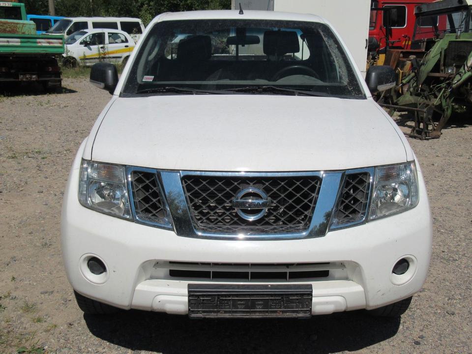 Nissan Navara 2015 — вигляд ззаду