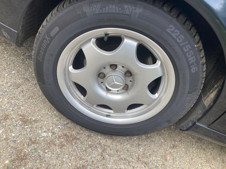 Mercedes Benz E 220 2004 — photo 11