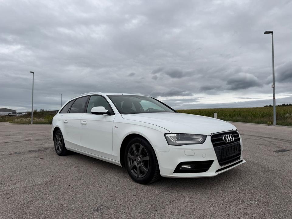 Audi A4 2013 — rear view