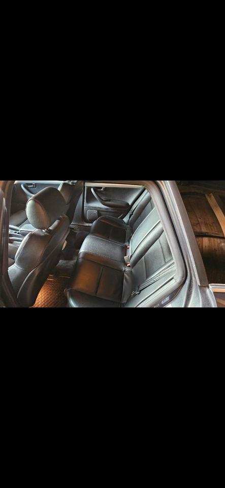 Audi A4 2007 — салон