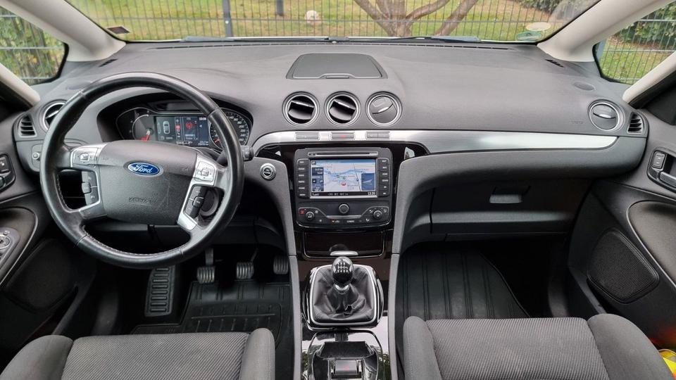 Ford S-Max 2011 — photo 11