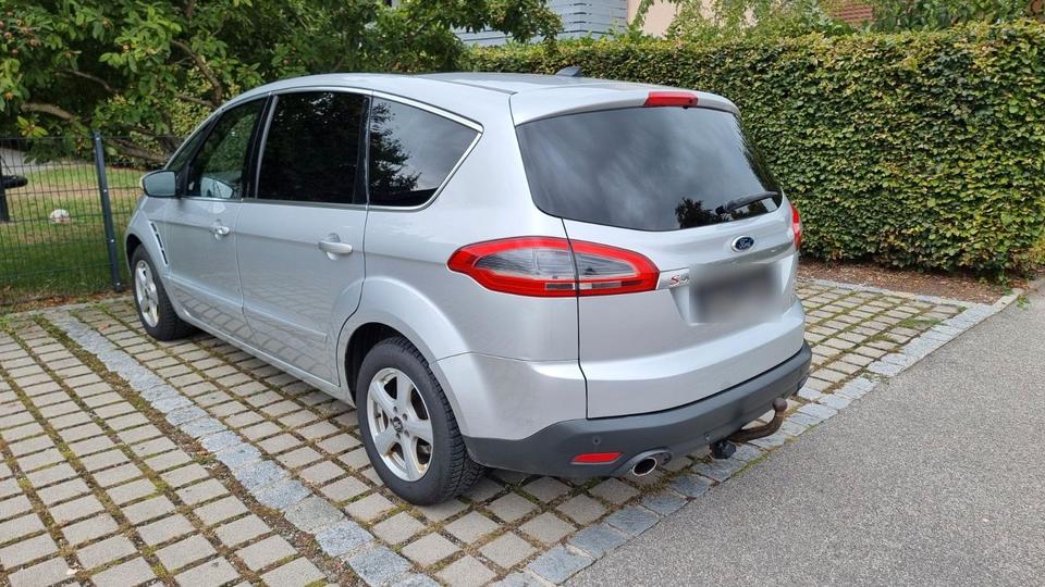 Ford S-Max 2011 — interior