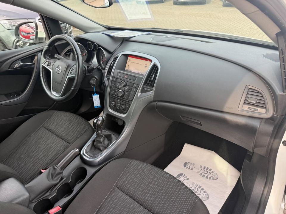 Opel Astra 2015 — photo 12