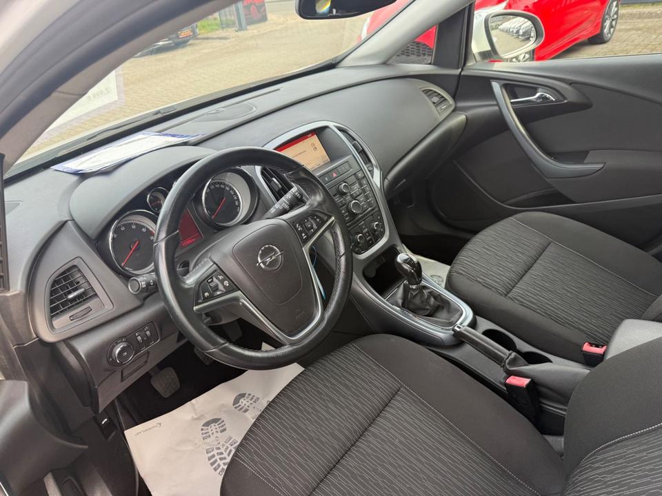 Opel Astra 2015 — photo 17