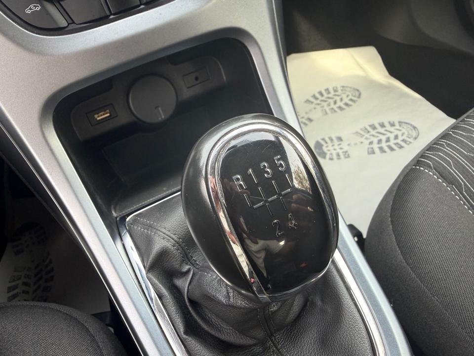 Opel Astra 2015 — photo 18