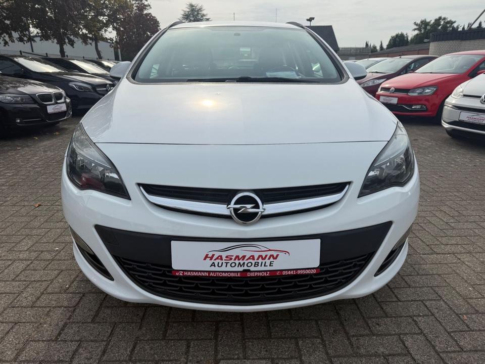 Opel Astra 2015 — interior