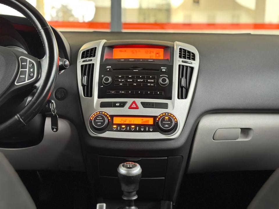 Kia Ceed 2009 — photo 10