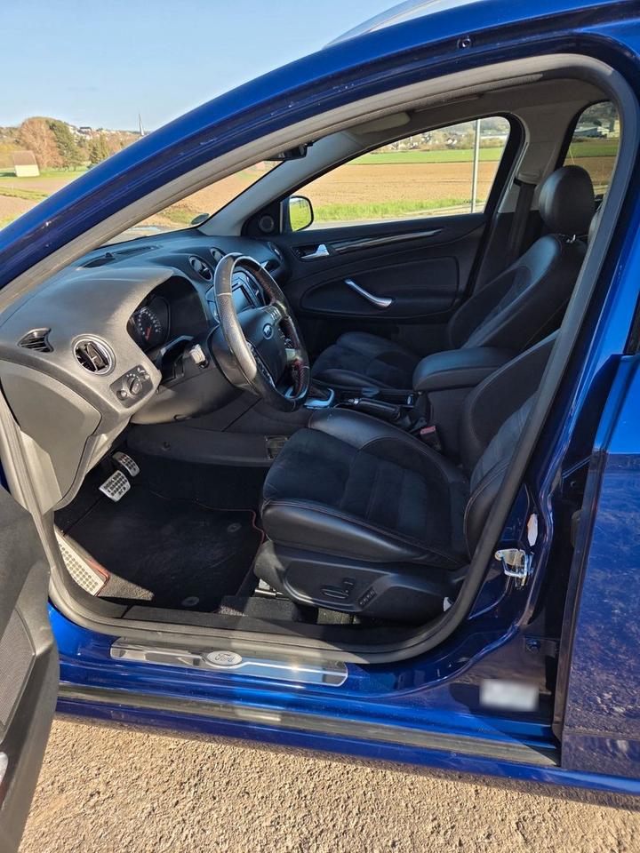 Ford Mondeo 2014 — interior