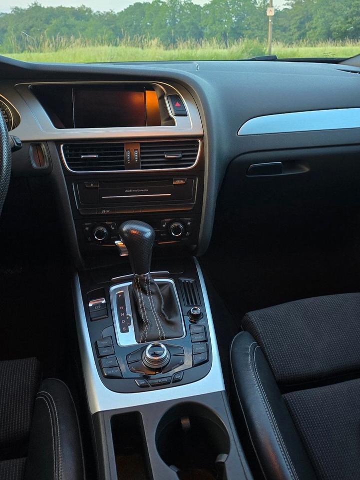 Audi A4 2011 — photo 11