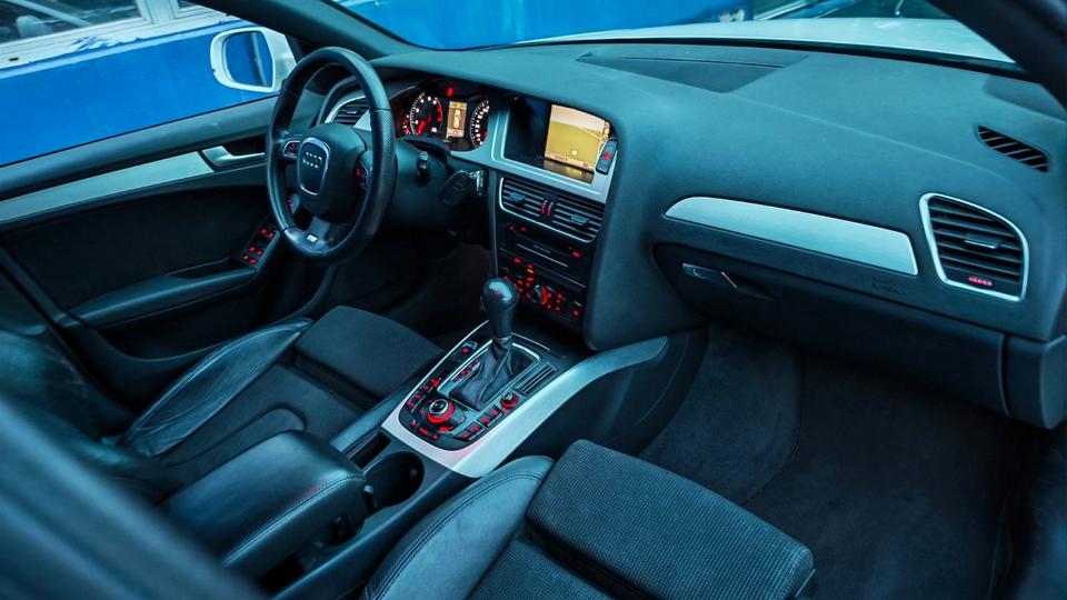 Audi A4 2012 — photo 9