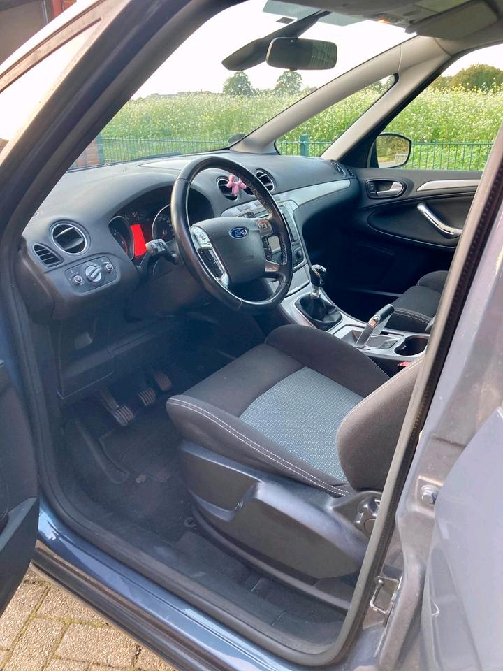 Ford S-Max 2011 — салон