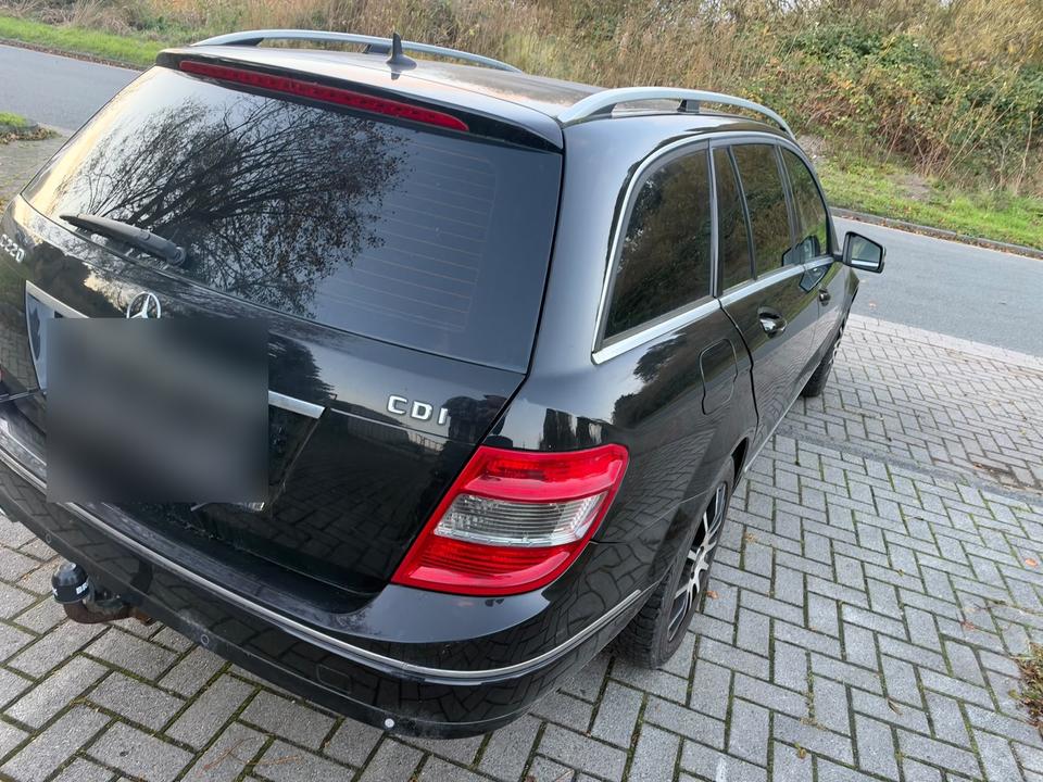 Mercedes Benz C 220 2010 — interior
