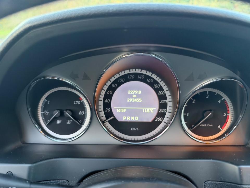 Mercedes Benz C 220 2010 — photo 9