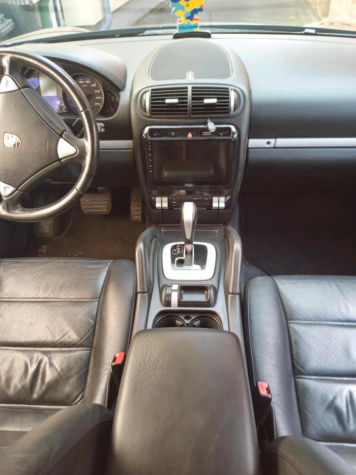 Porsche Cayenne 2005 — салон