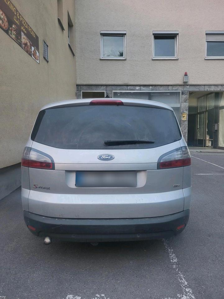 Ford S-Max 2009 — rear view