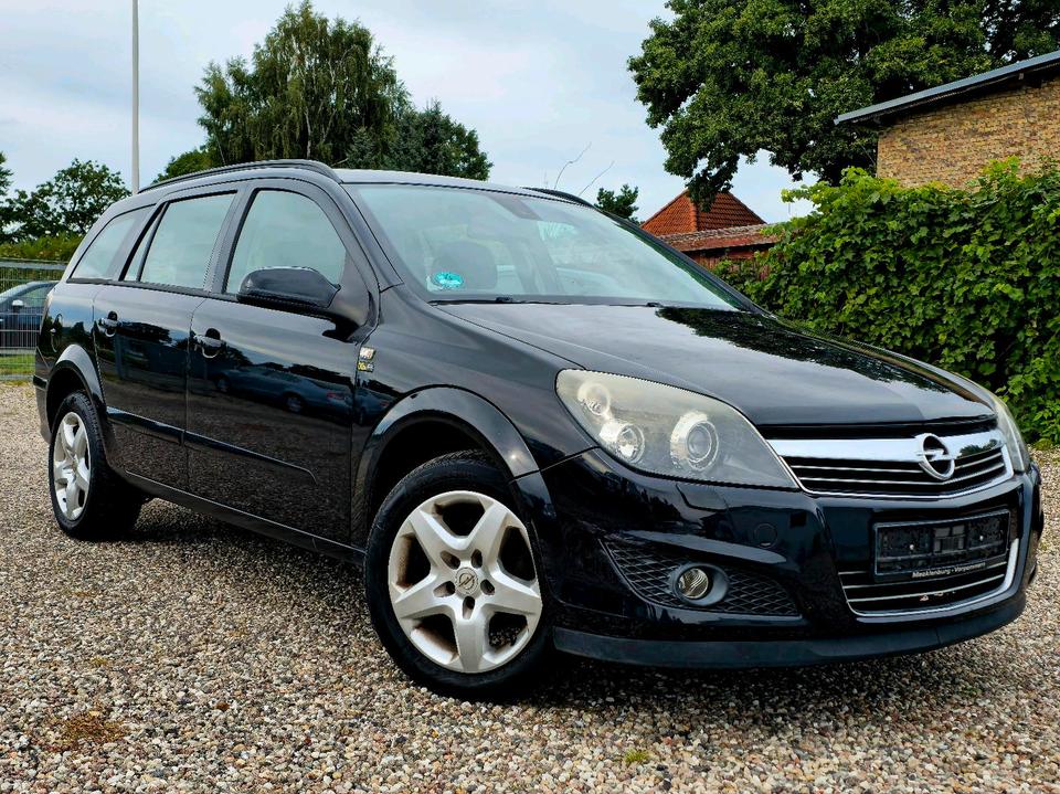 Opel Astra 2008 — вигляд ззаду