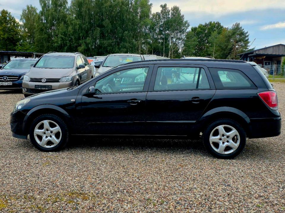 Opel Astra 2008 — салон