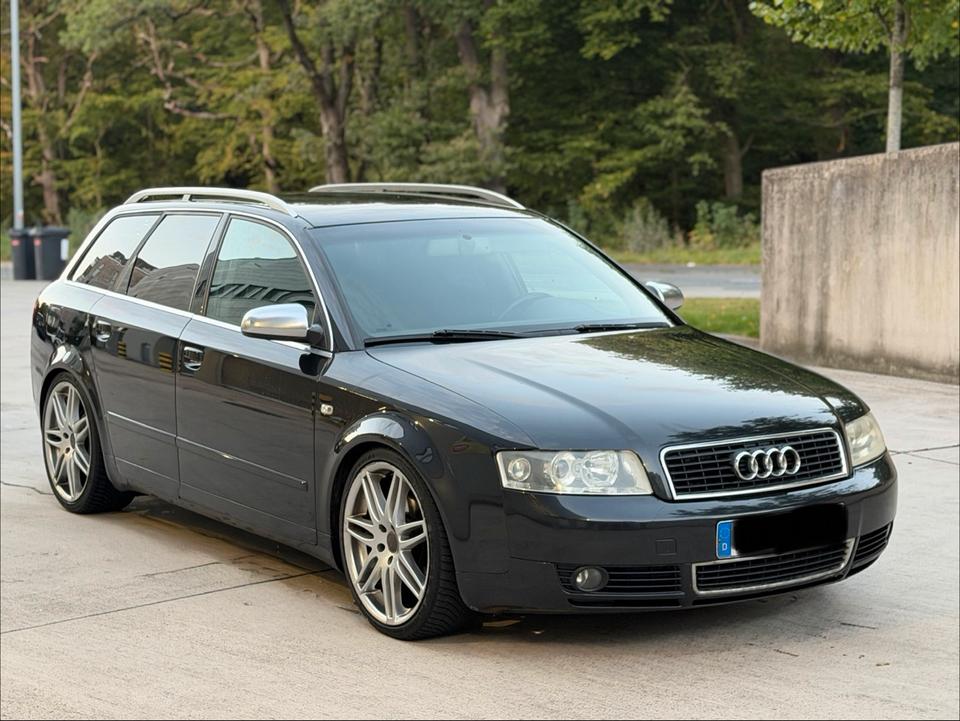 Audi A4 2004 — вигляд ззаду