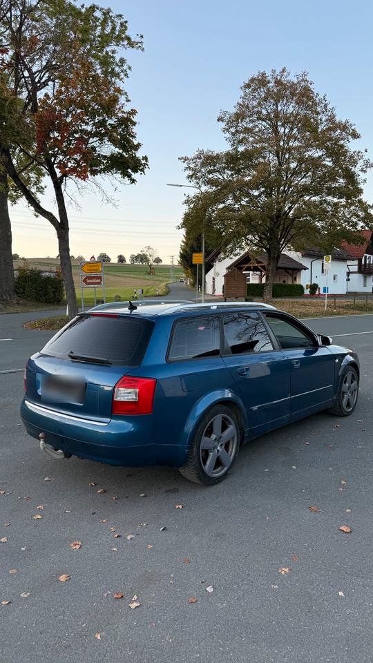 Audi A4 2004 — салон