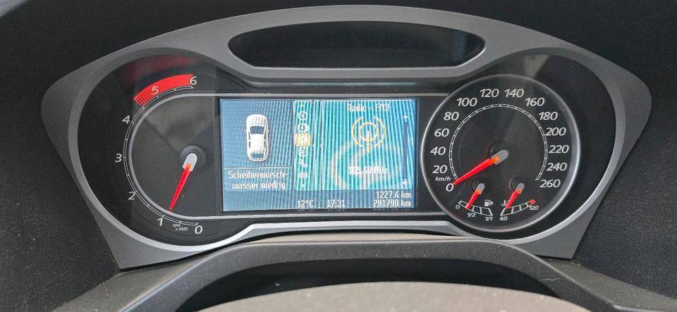 Ford S-Max 2009 — photo 14