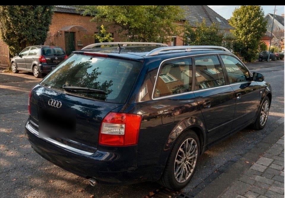 Audi A4 2004 — rear view