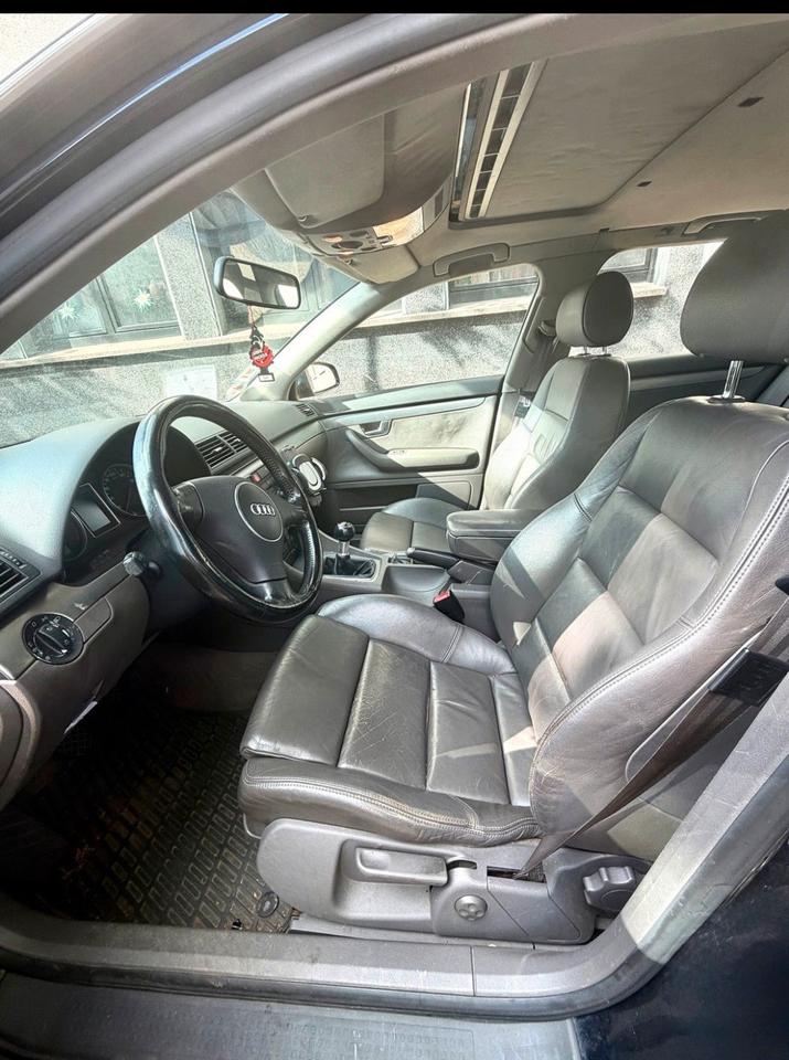 Audi A4 2004 — photo 5