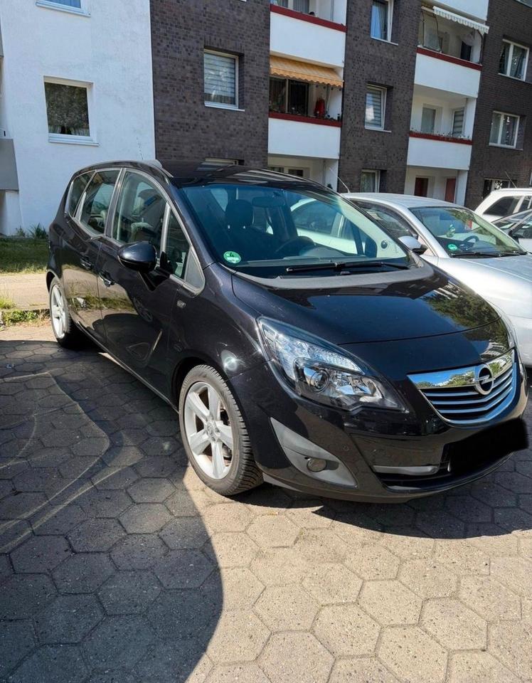 Opel Meriva 2011 — rear view