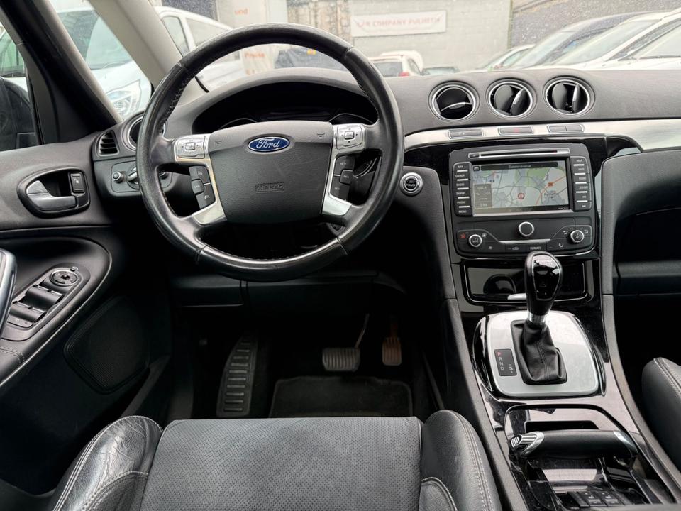 Ford S-Max 2012 — photo 11