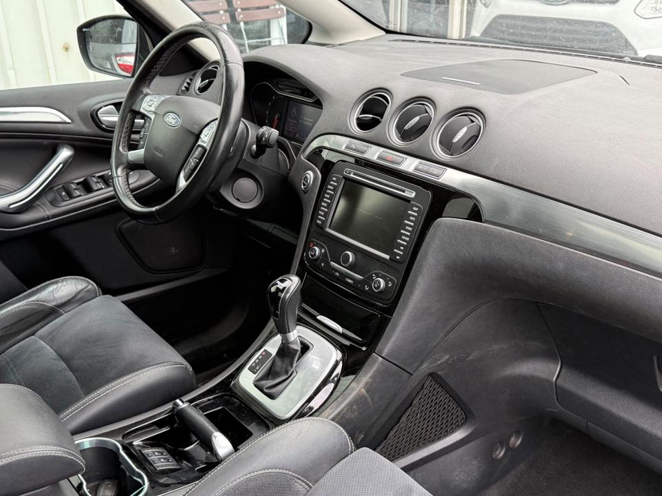 Ford S-Max 2012 — photo 13