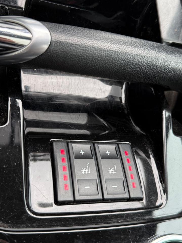 Ford S-Max 2012 — photo 16