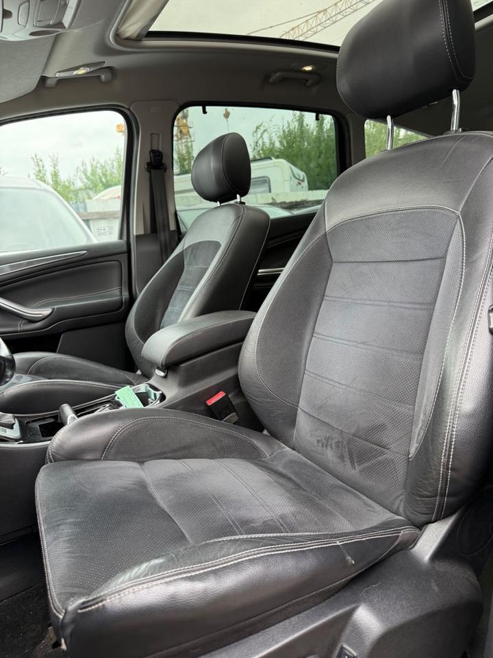 Ford S-Max 2012 — photo 17
