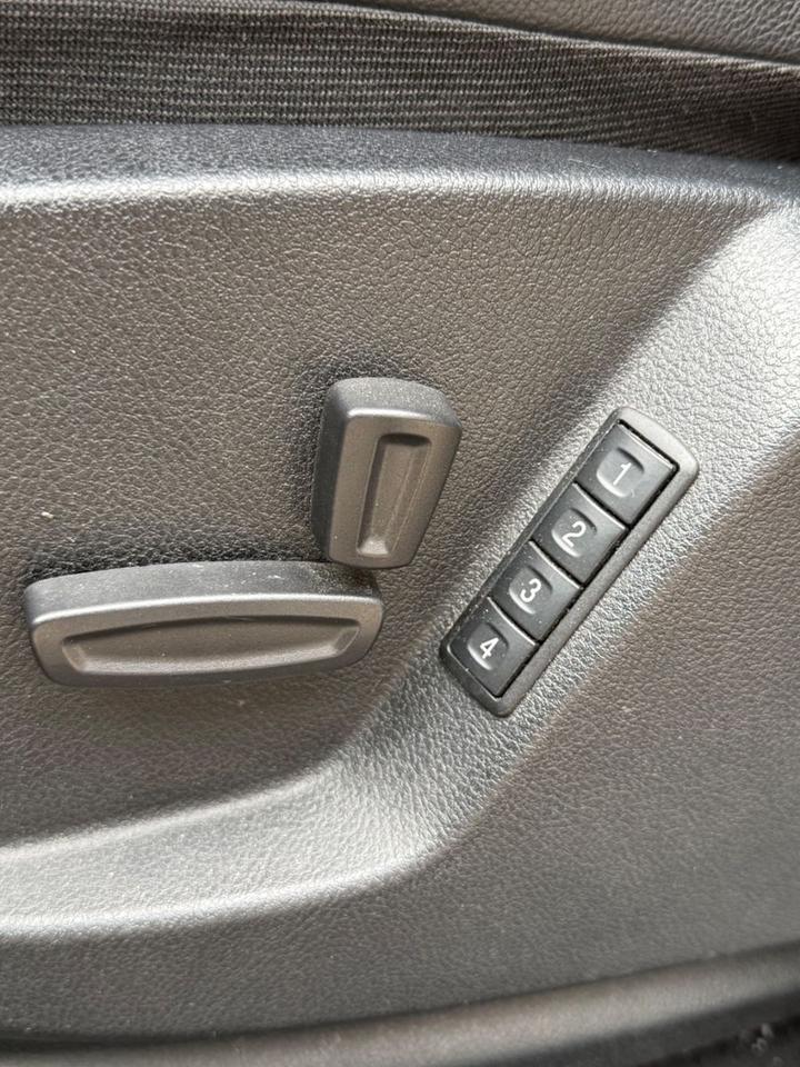 Ford S-Max 2012 — photo 18