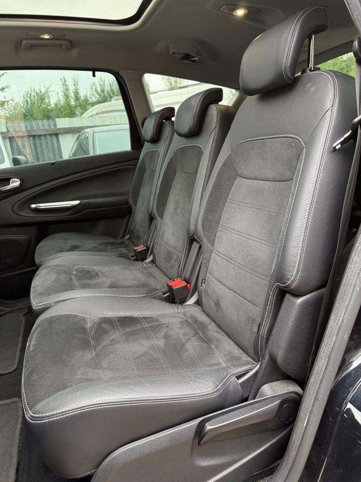 Ford S-Max 2012 — photo 19