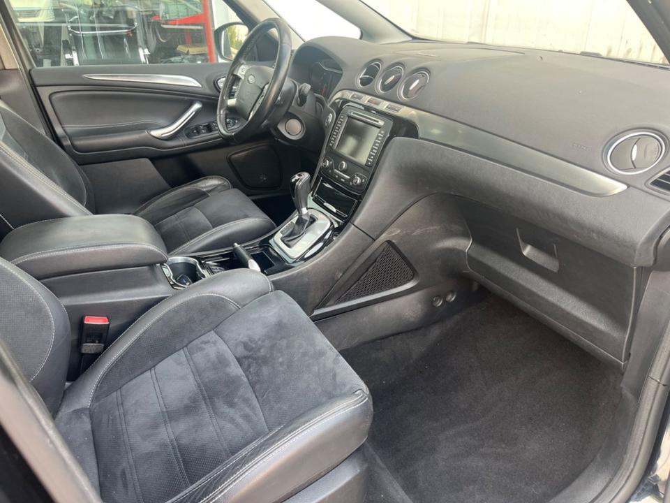 Ford S-Max 2012 — photo 21