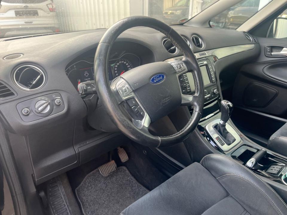 Ford S-Max 2012 — photo 22